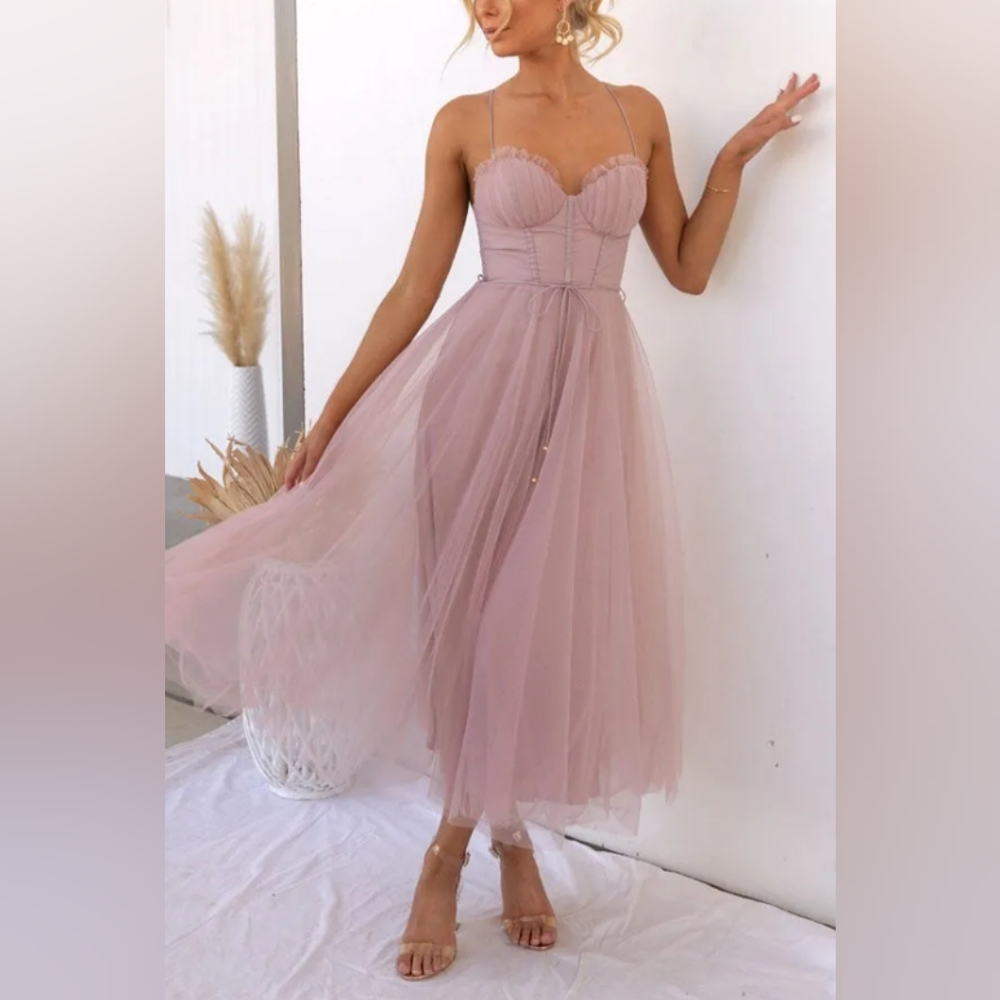 *BRAND NEW/NEVER WORN* Modern-day Princess Chiffon Dress